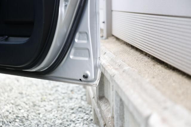 小さな車の傷に板金塗装が有効な理由